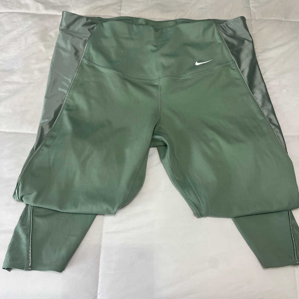 Women’s sage green Nike workout leggings - 1X